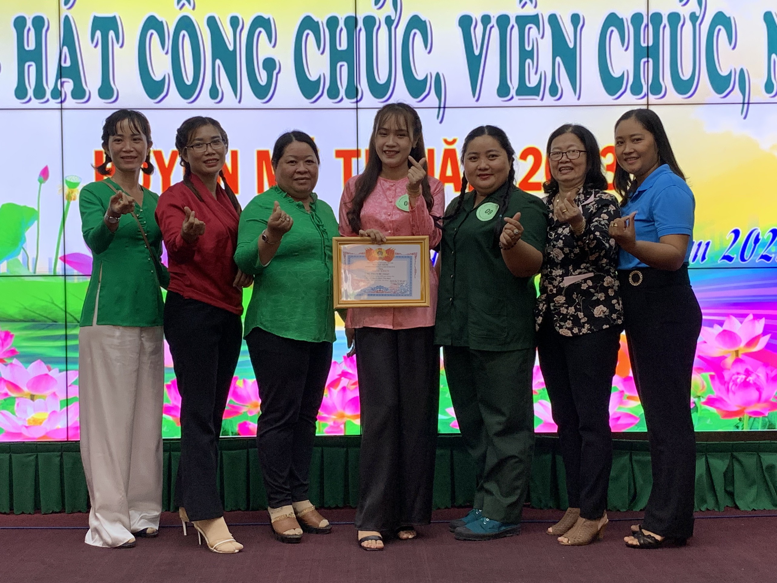 Tham gia hội thi tiếng hát viên chức người lao động do liên đoàn lao động huyện tổ chức ngày 20/5/2023